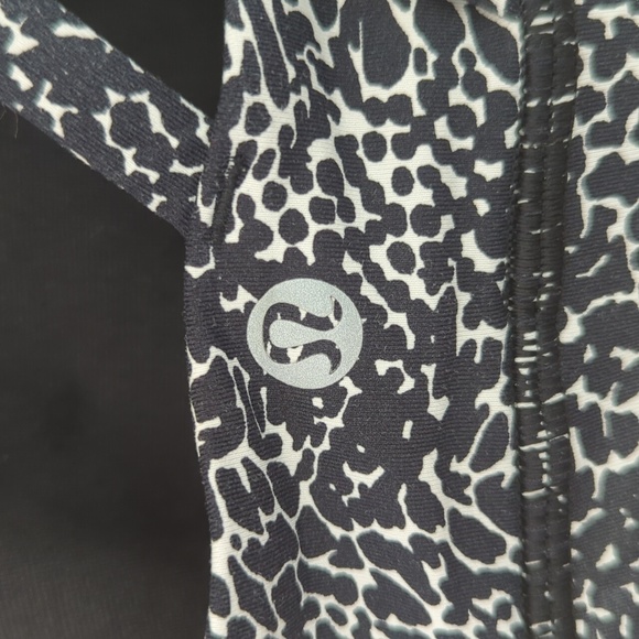 Size 4 Lululemon Strappy Criss Cross Back Sports Bra - Picture 5 of 6